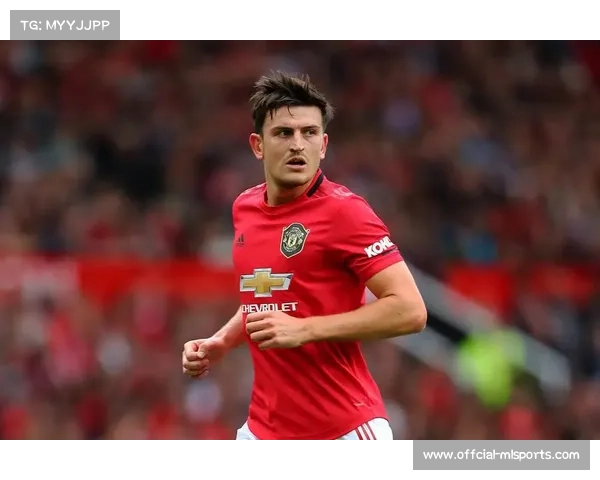 曼联精妙角球战术制胜：马奎尔佯攻+梅努助攻姆伯莫